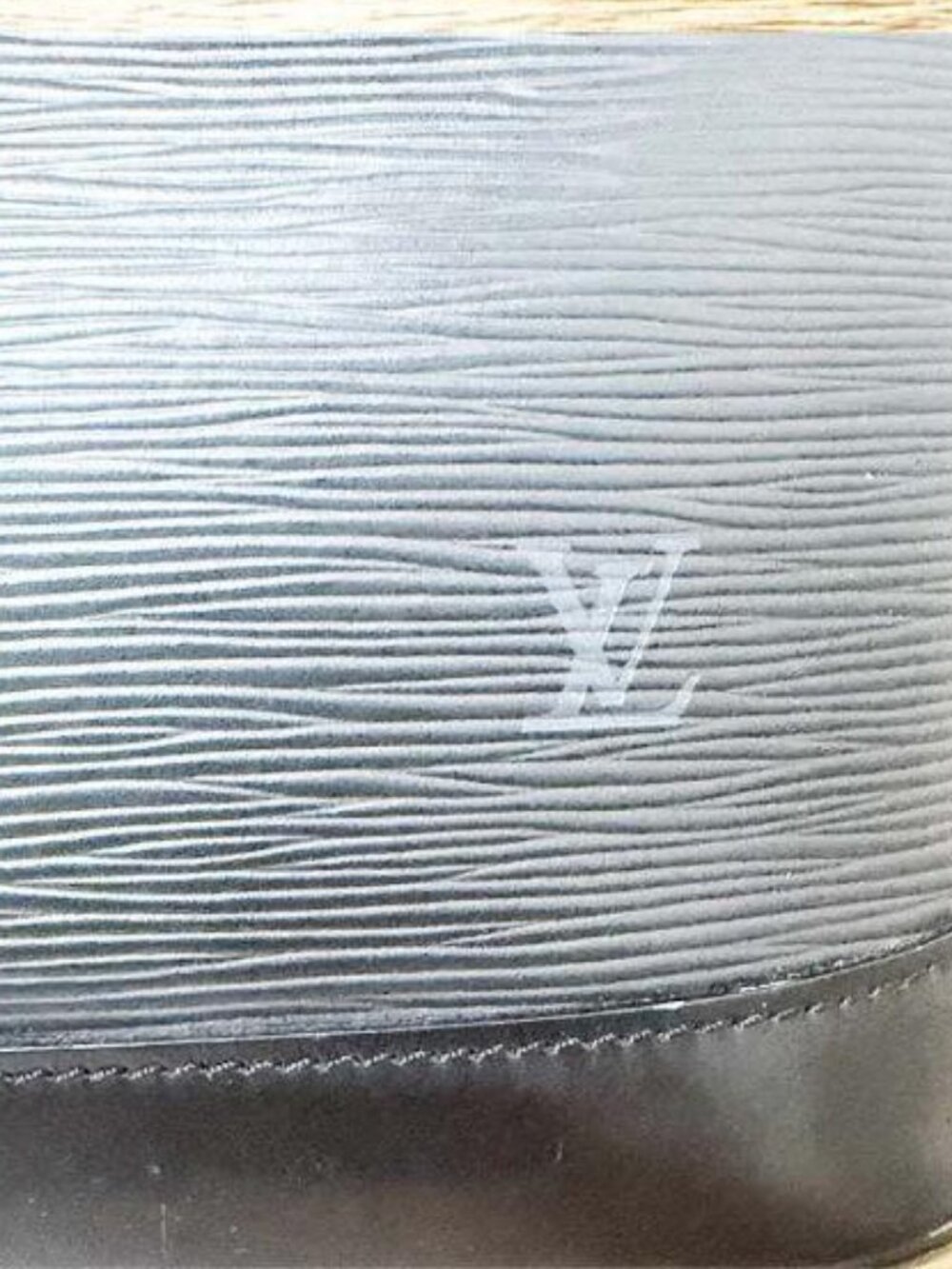 Louis Vuitton Epi Alma PM Handbag Noir Black Leather - Picture 10 of 13